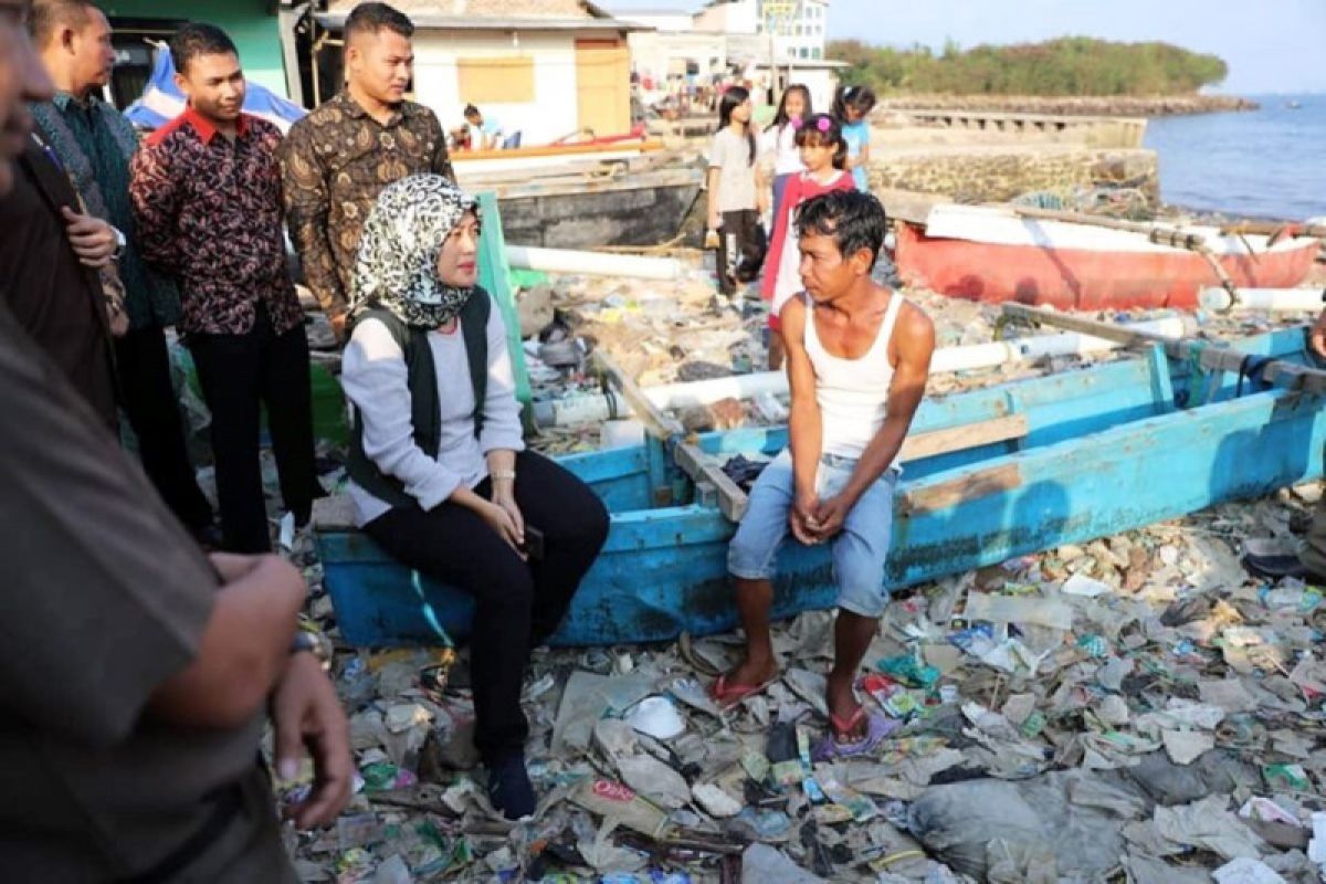 Wagub Lampung tinjau Teluk Lampung yang penuh sampah