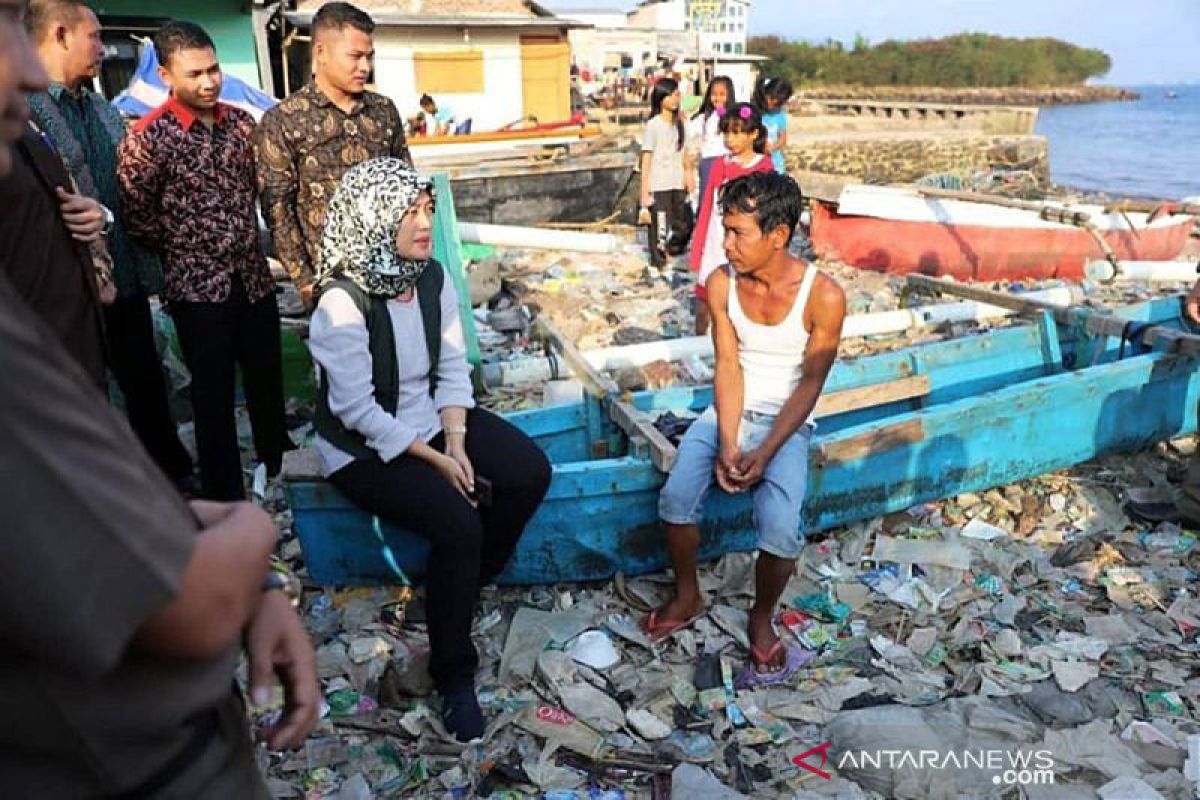 Wagub Lampung tinjau Teluk Lampung yang dikeluhkan penuh sampah