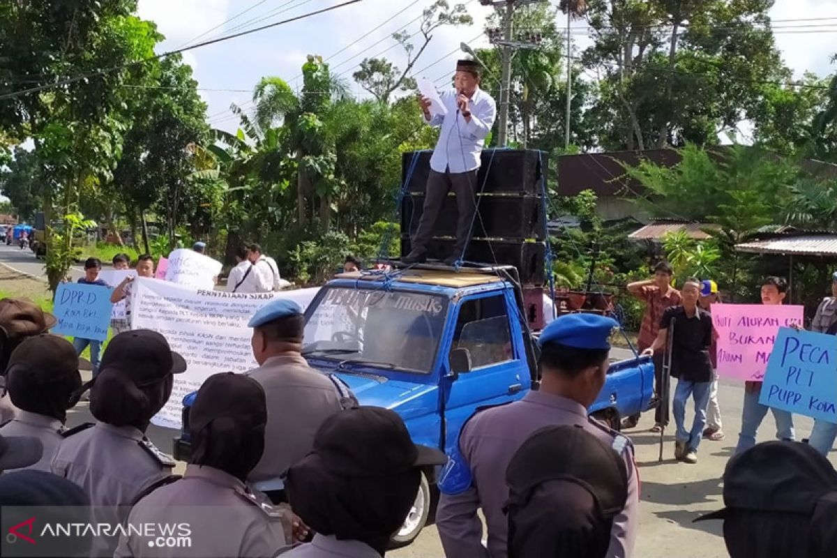 Mutasi Pemkot Bengkulu diduga cacat hukum