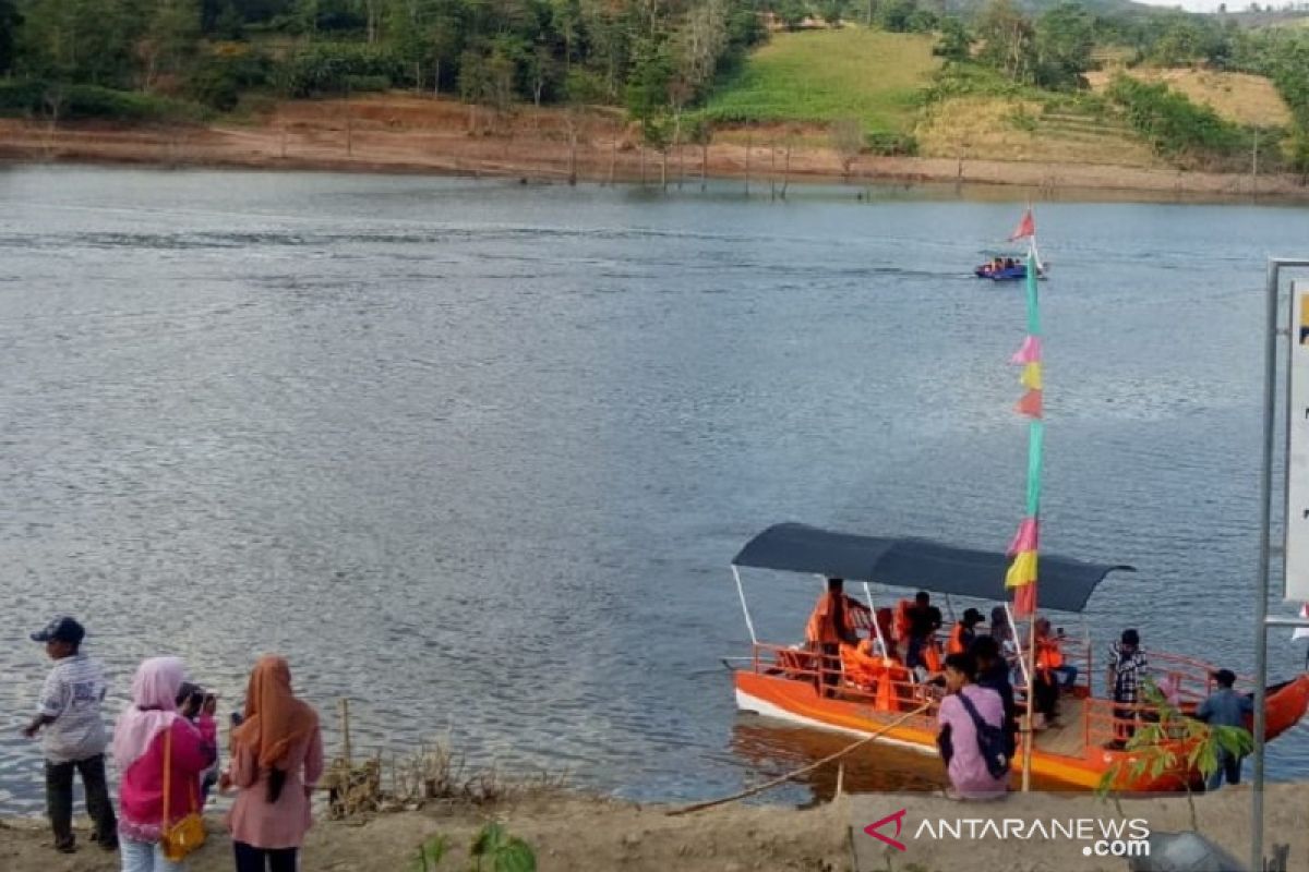 Belum penuhi standar keamanan, perahu wisata di Bendungan Logung dilarang beroperasi