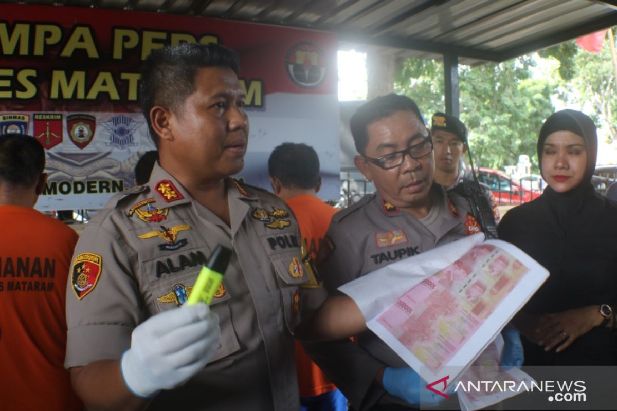 BI NTB menyebarkan informasi temuan uang palsu