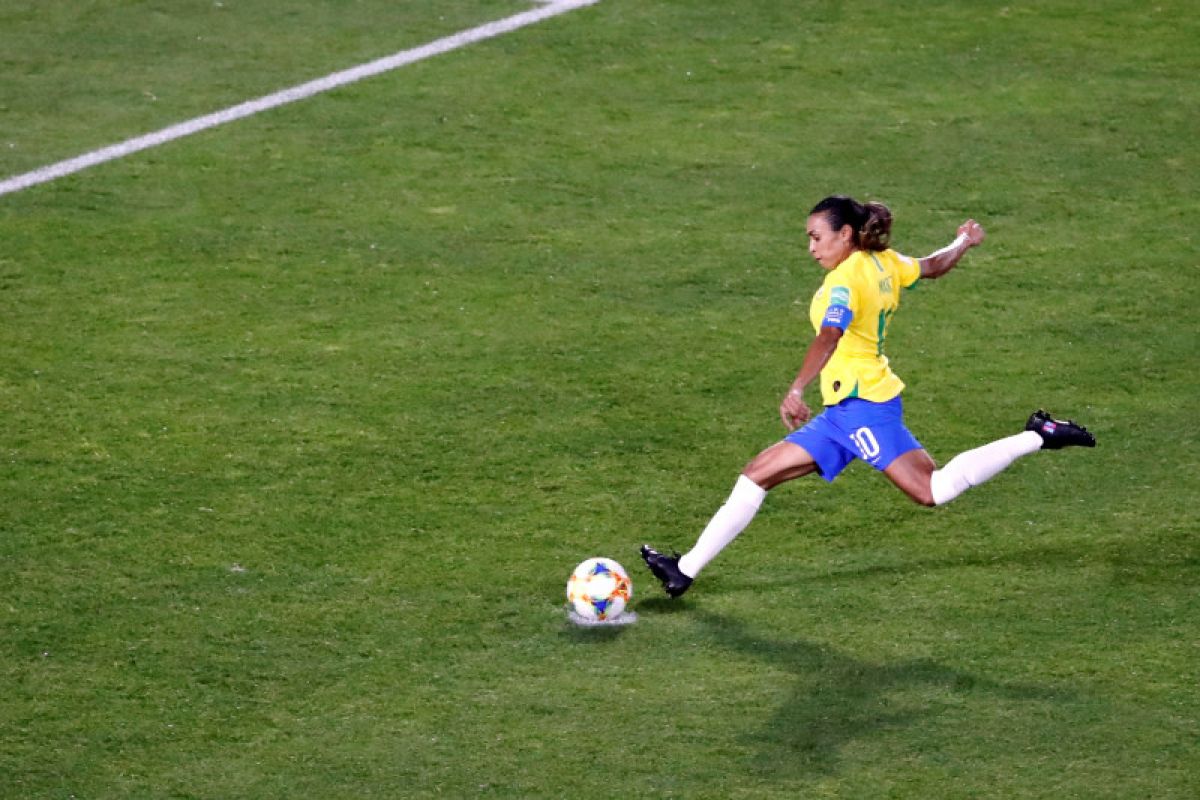 Pesepakbola Brazil Marta persembahkan rekornya untuk wanita sejagat