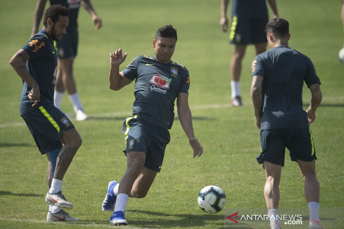 Casemiro terancam menjadi tumbal Madrid untuk datangkan Neymar