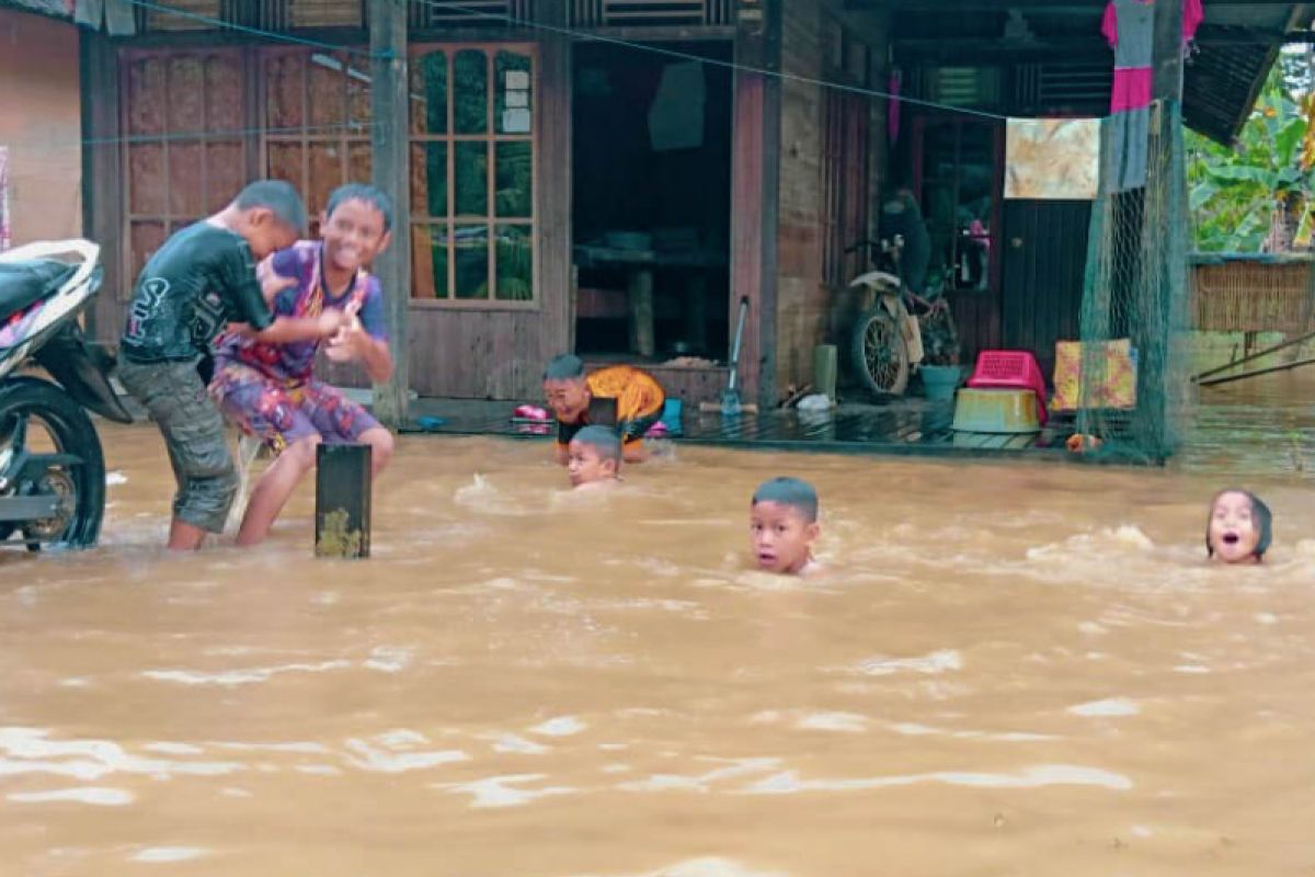 Pascabanjir, Warga Tanah Bumbu Jalani Pemeriksaan Kesehatan