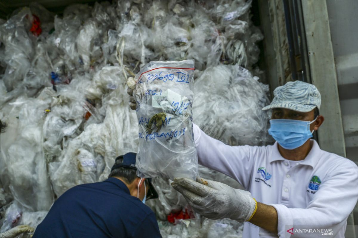 Indonesia takes firm stand on saying no to foreign rubbish