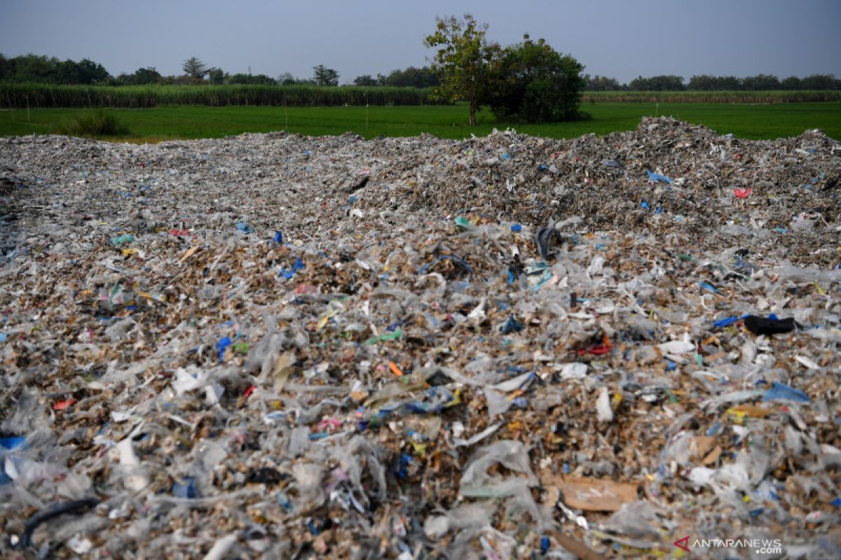 Jokowi orders tight monitoring on waste imports