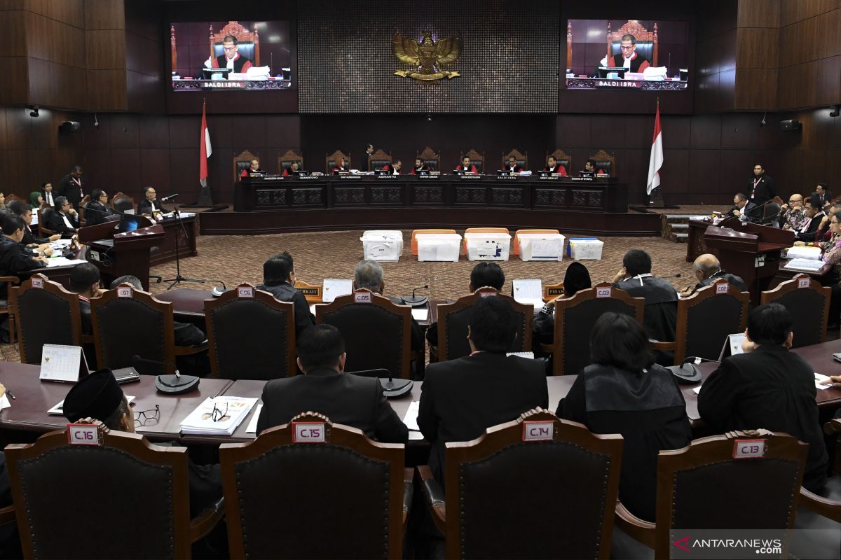 Sidang MK, KPU nilai saksi pemohon tidak relevan