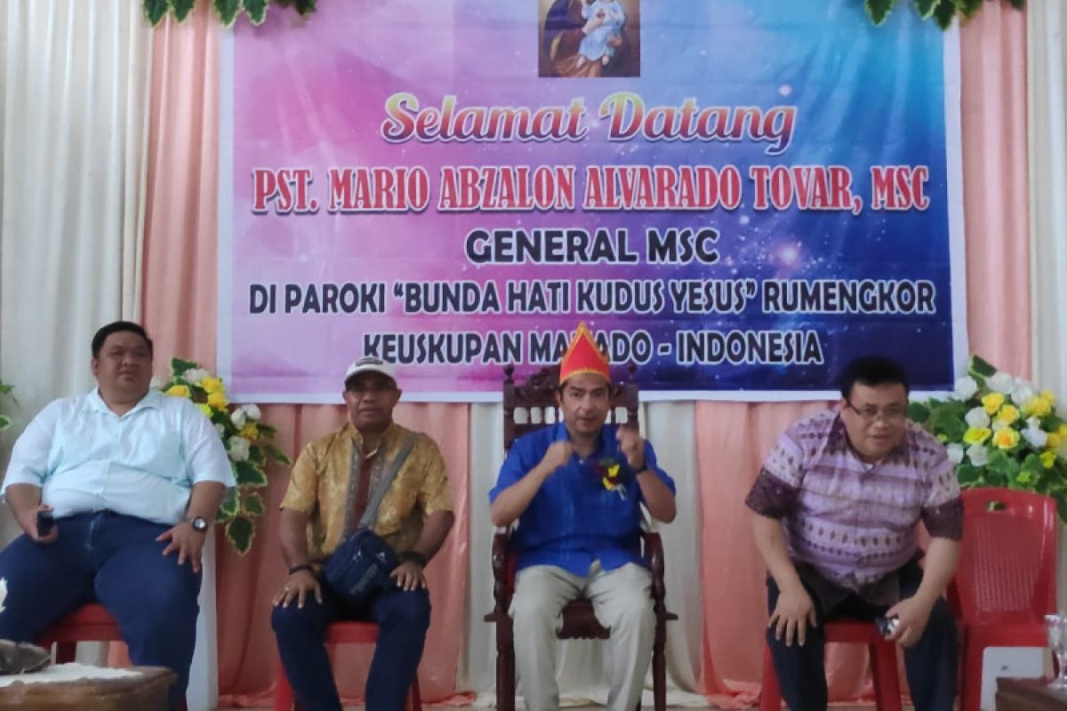 Pemimpin tarekat MSC sedunia kunjungi umat katolik Keuskupan Manado