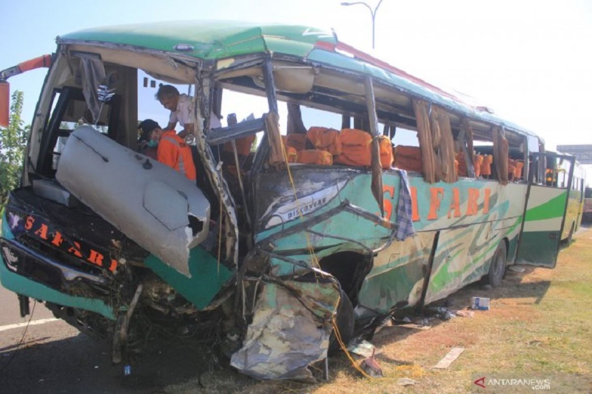 Polisi tetapkan tersangka kecelakaan beruntun akibatkan 12 orang meninggal di Tol Cipali
