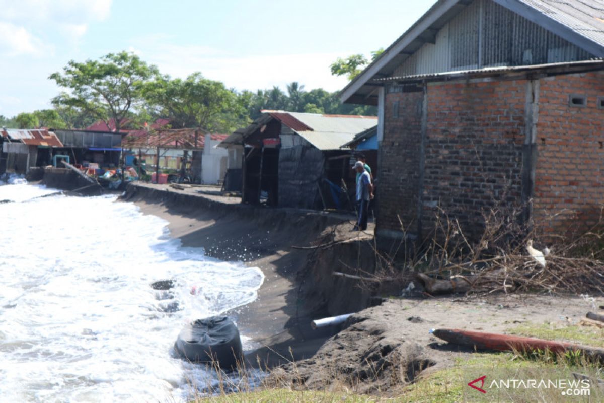 Miris nian, abrasi pantai sudah mencapai dapur rumah warga di Sungai Limau Padang Pariaman (Video)