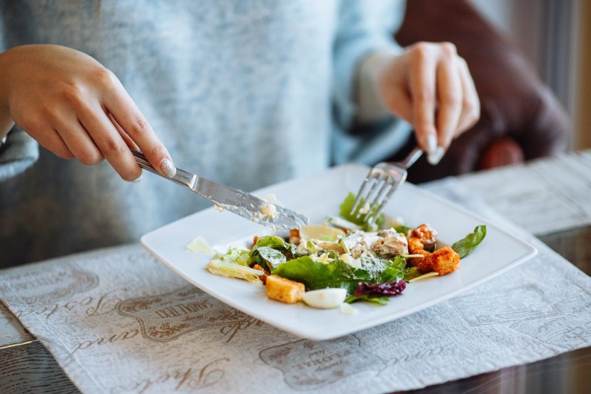 Cara kunyah makanan bisa bantu turunkan berat badan