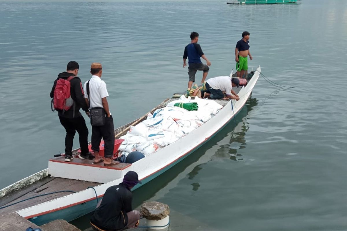 Penyaluran raskin di wilayah kepulauan Ponelo berjalan lancar