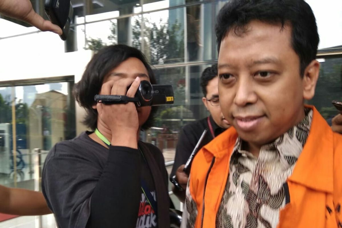 Rommy membagikan surat soal keluhan dari para tahanan KPK