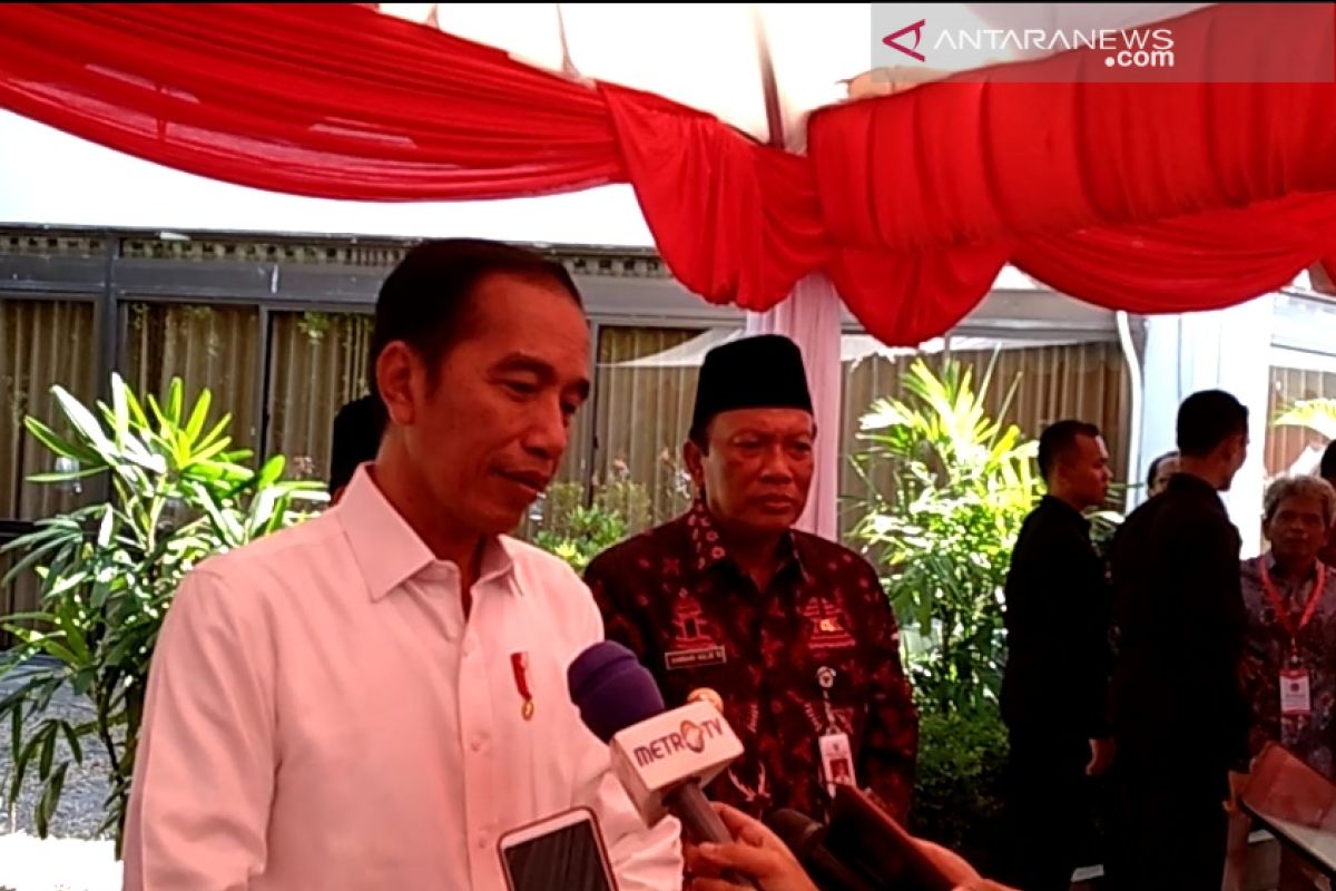 Jokowi: Masalah sidang sengketa Pilpres percayakan pada MK