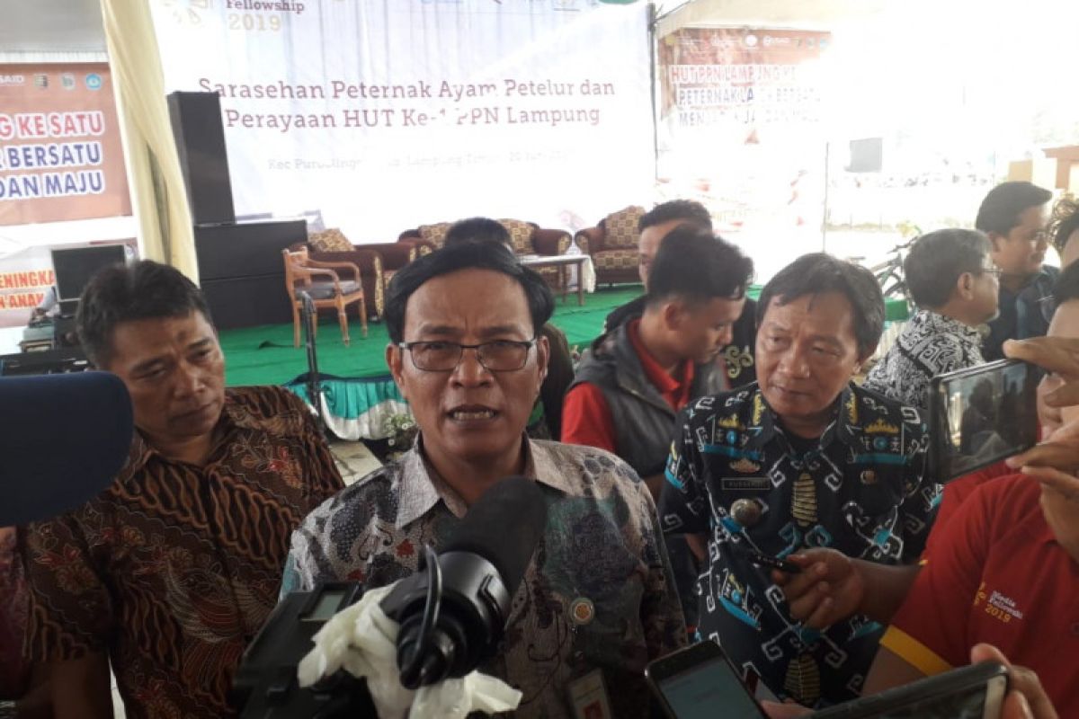 Dirjen Peternakan beri sertifikat NKV enam peternak ayam Lampung