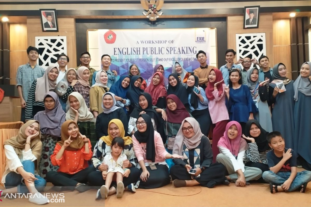 PNP latih mahasiswa tingkat akhir dengan "English Public Speaking"