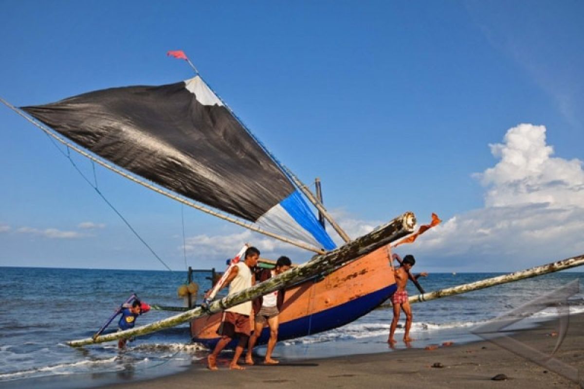 Pemkot menyiapkan anggaran perbaikan miniatur perahu Pantai Ampenan