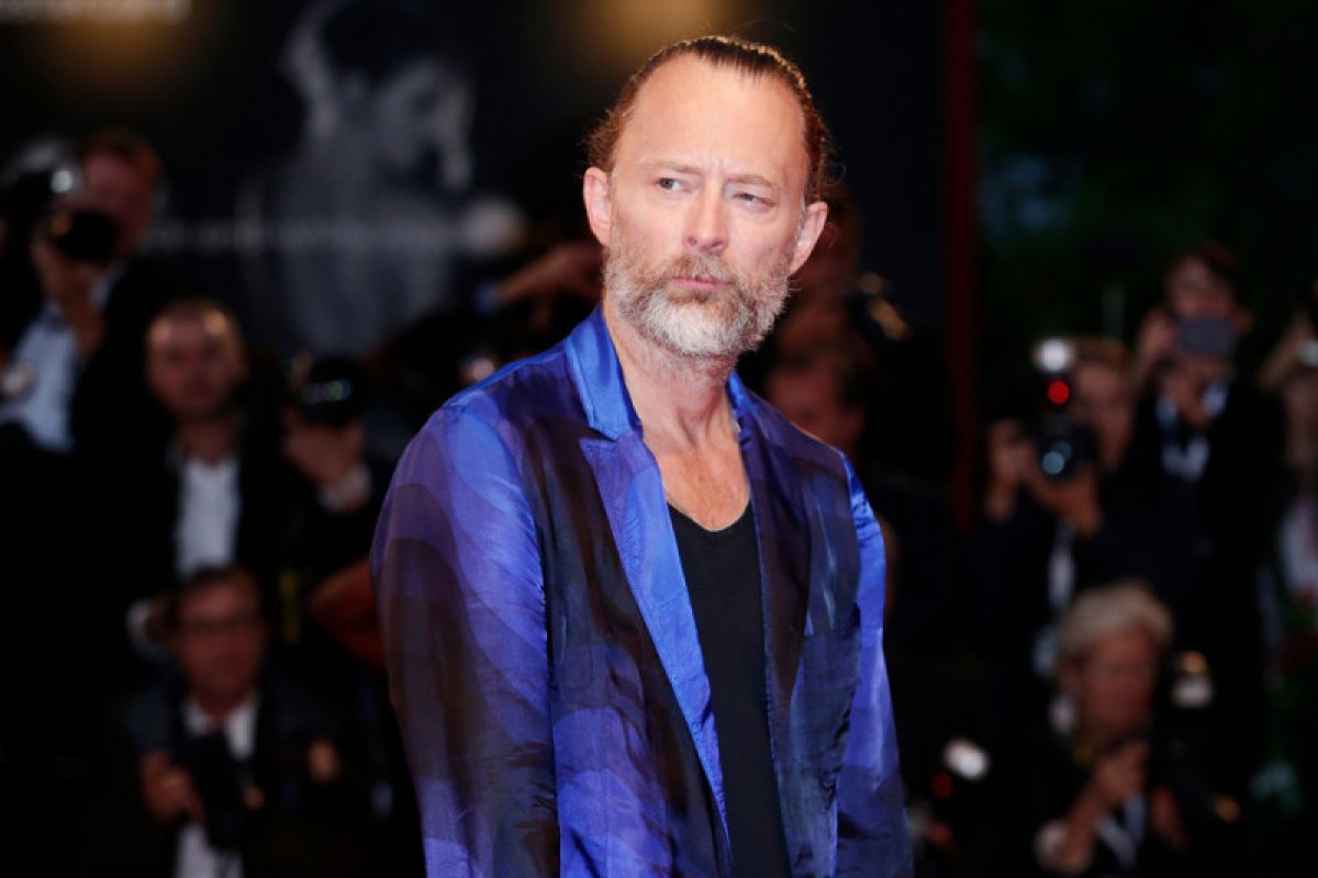 Cara unik Thom Yorke membocorkan album solo