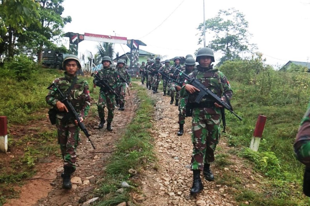 Satgas Yonif 126/KC gelar patroli dan pengobatan di Dusun Mamlo