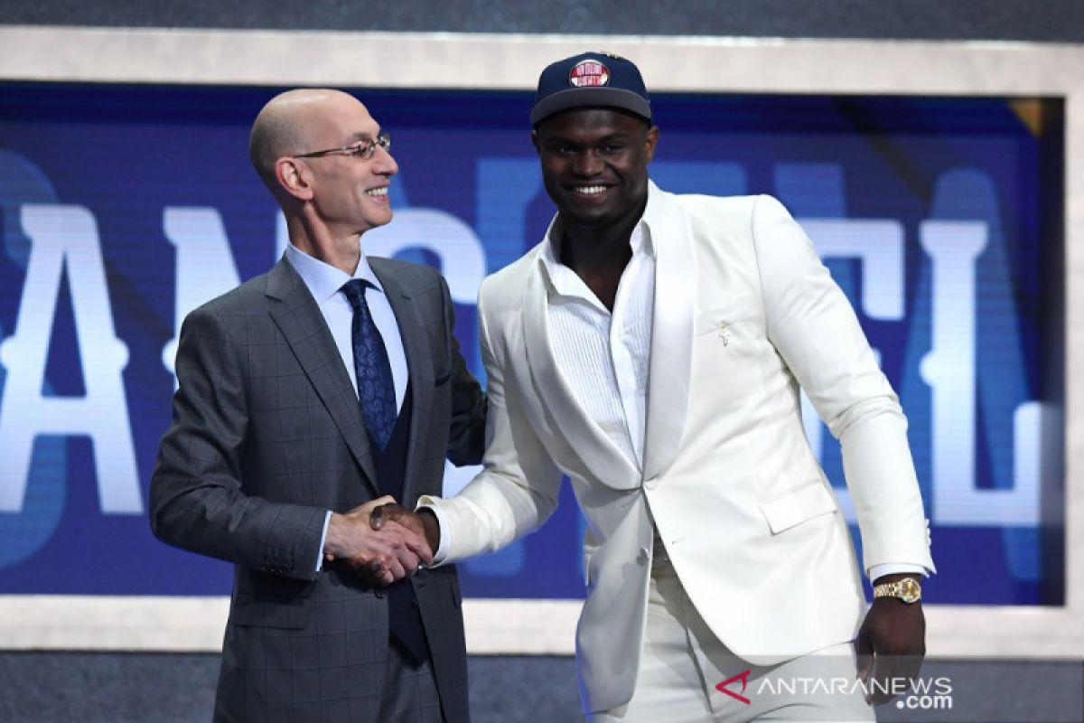 Pebasket muda Zion Williamson resmi menjadi rekrutan pertama NBA Draft 2019