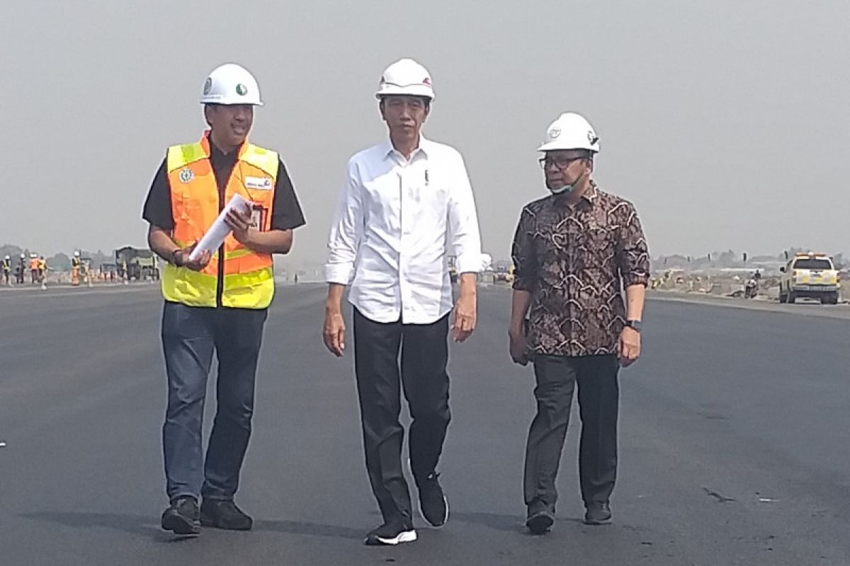 Presiden tegaskan landas pacu ketiga Soetta ditargetkan beroperasi Juli 2019