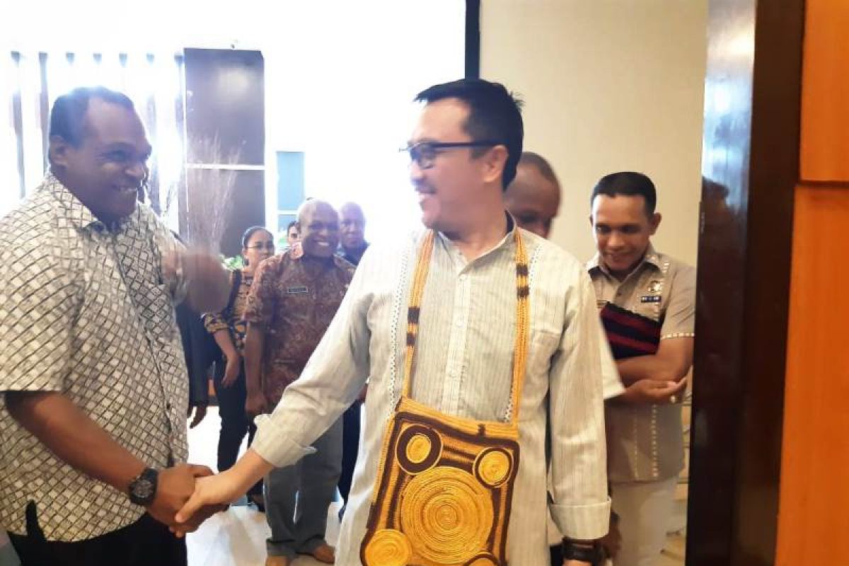 Menpora  minta noken jadi cenderamata PON XX Papua