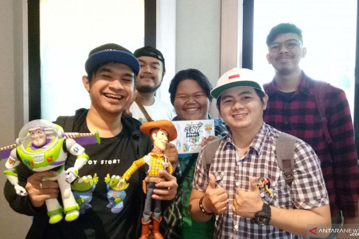 "Toy Story" menginspirasi kolektor dan fotografer mainan