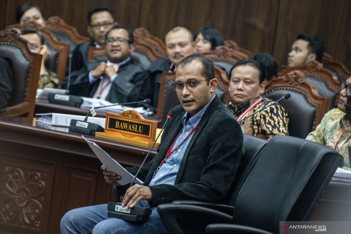 Ajang reuni kecil alumni UGM, di sidang kelima MK