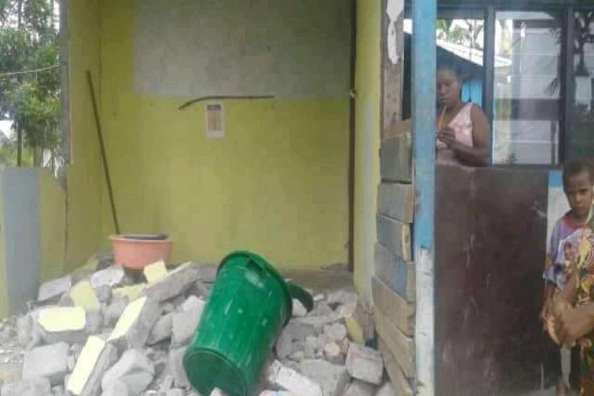 33 rumah warga rusak akibat gempa di Kabupaten Sarmi, Papua