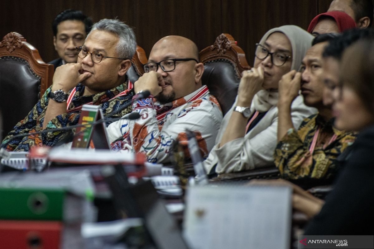 Sidang sengketa pilpres berubah menjadi diskusi hukum