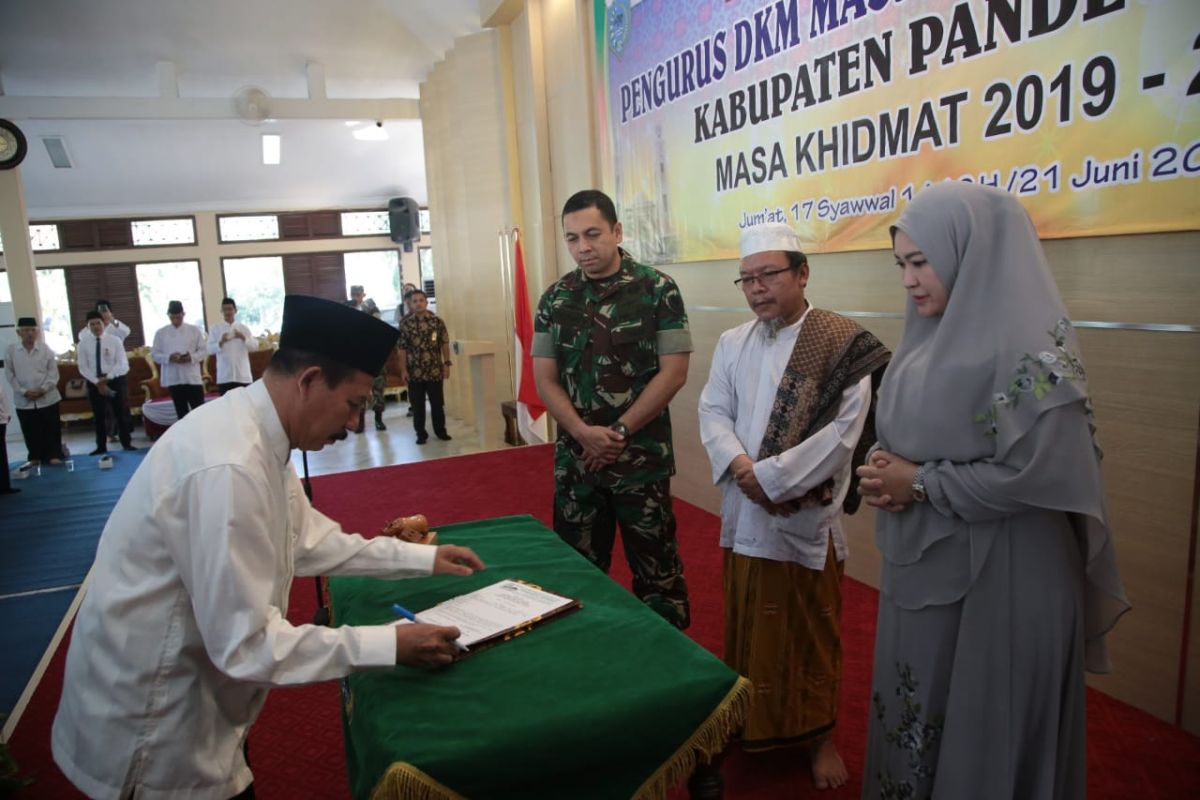 Bupati Pandeglang nilai perda pemberdayaan masjid penting