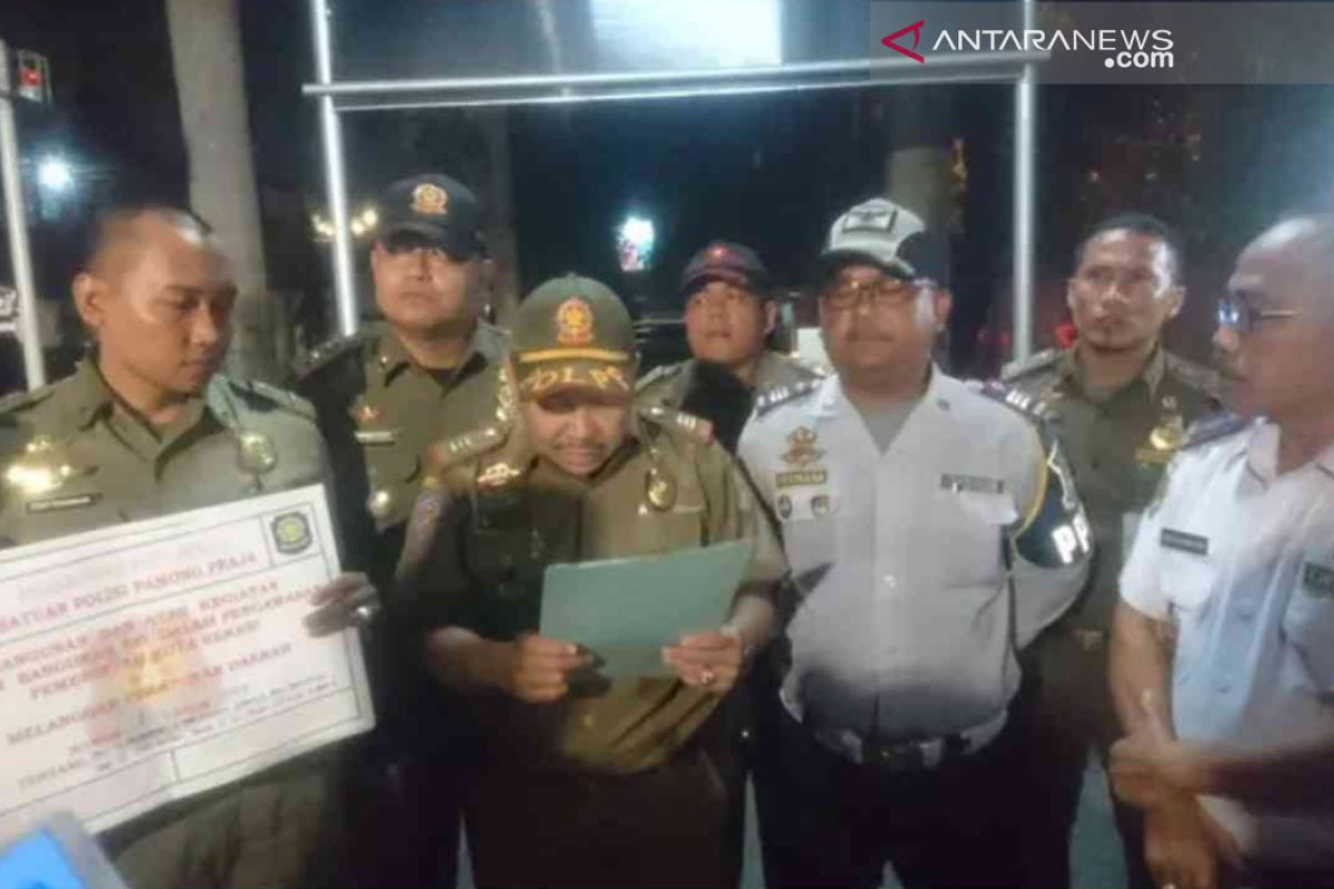 Tiga lahan parkir ilegal di Kota Bekasi disegel