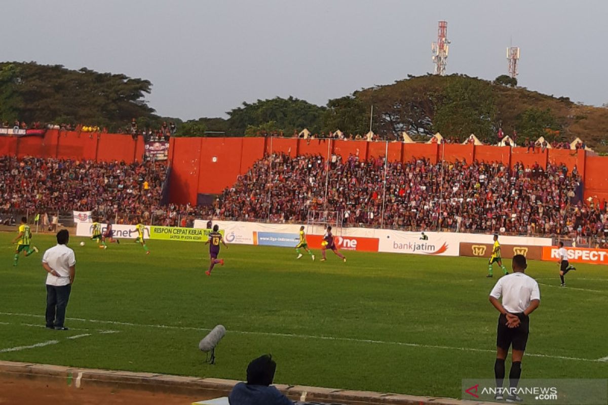 Persik kalahkan PSBS 4-0