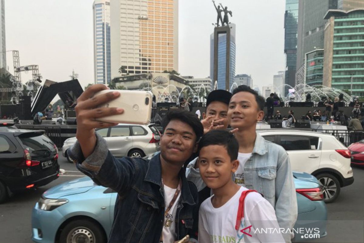 Panggung HUT DKI tarik minat warga untuk berswafoto