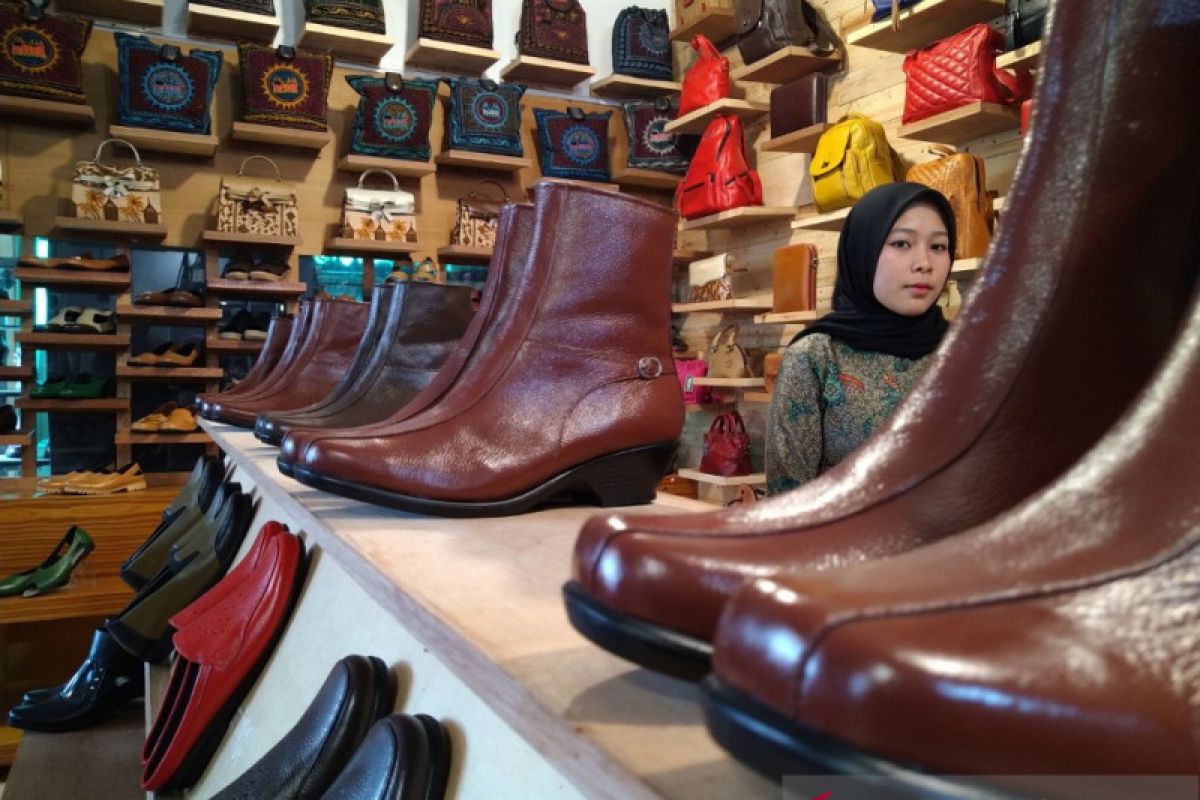 Minang Kayo achieves international dream through leather handicrafts