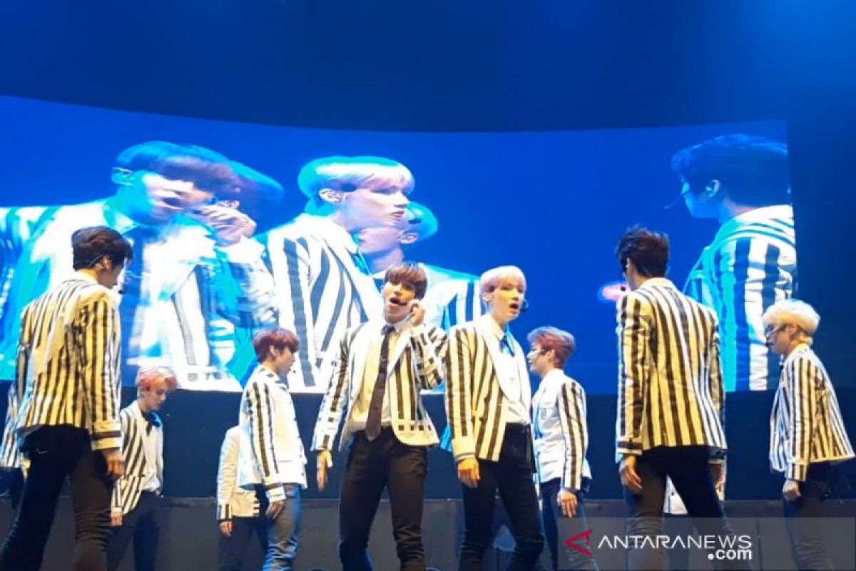 The Boyz sempatkan cicipi kuliner Indonesia