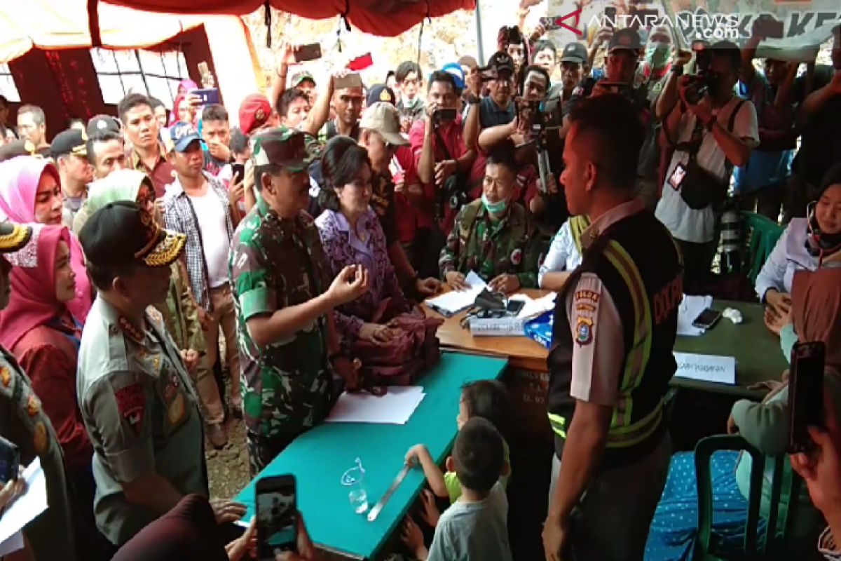 Di Konawe Utara, Panglima TNI dan Kapolri jenguk pengungsi korban banjir