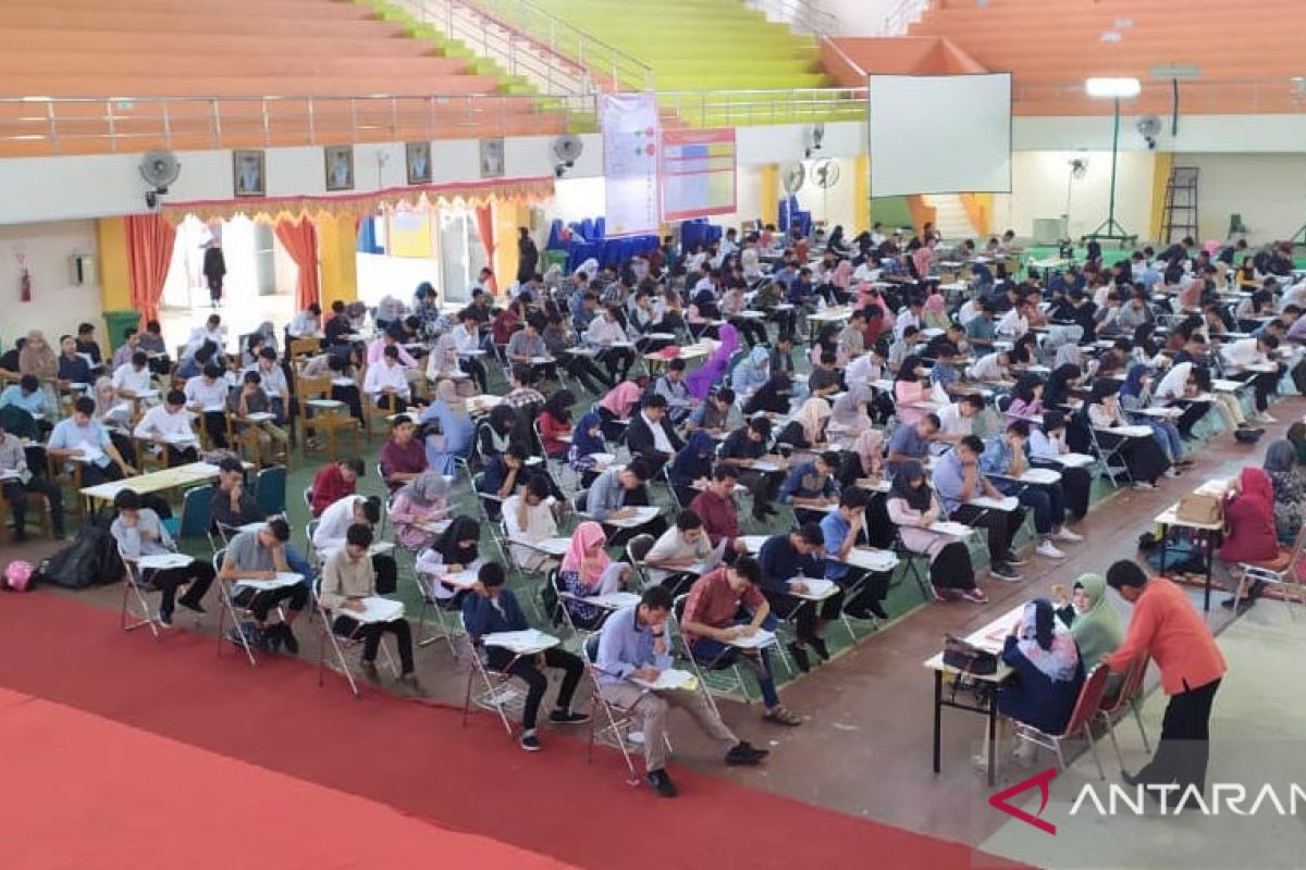 4.300 calon mahasiswa bersaing dalam ujian masuk Politeknik Negeri Padang