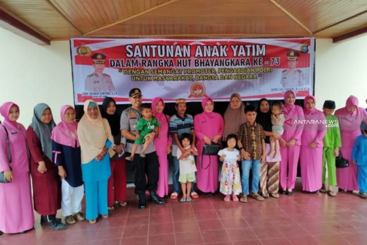 Polres lnhu serahkan bantuan sosial