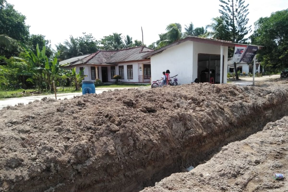 Warga Lubuk Besar keluhkan tanah galian drainase dibuang ke permukiman