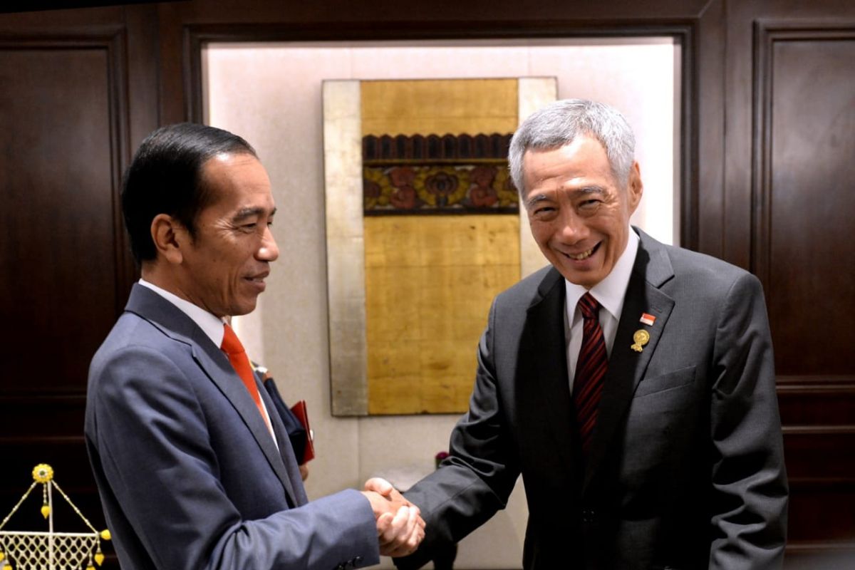 Jokowi, Loong hold meeting ahead of ASEAN Summit plenary