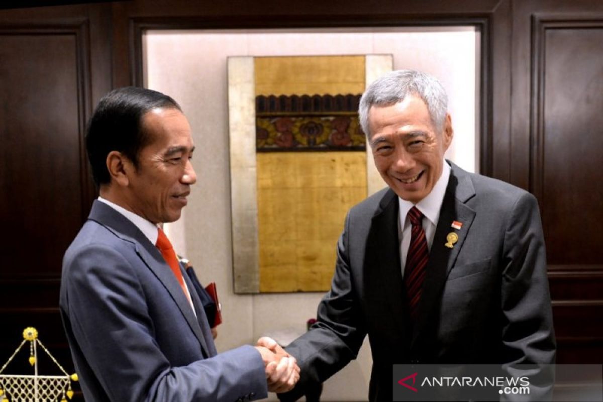 Presiden Jokowi bertemu PM Singapura sebelum plenary KTT ASEAN Bangkok