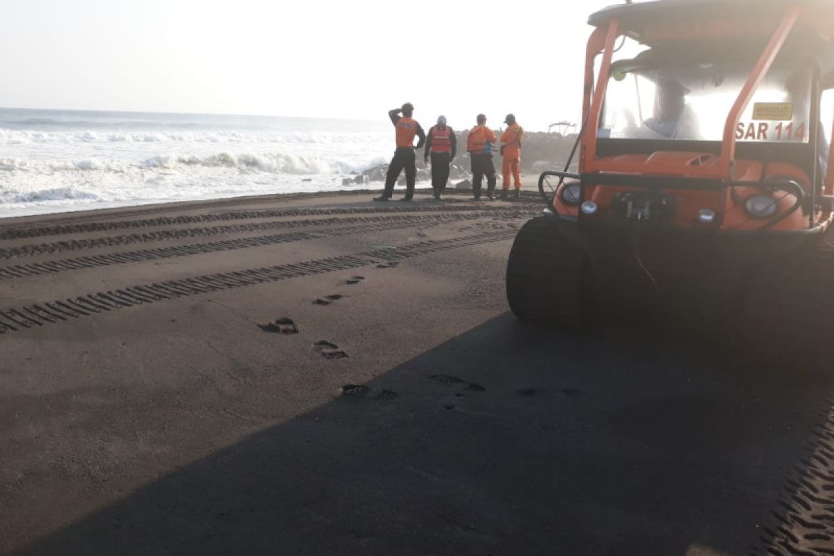 Satu korban tenggelam di Pantai Baru belum ditemukan