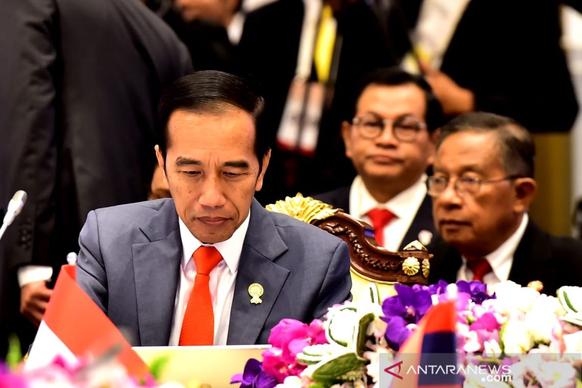 Di depan pemimpin ASEAN, Jokowi minta anak muda bisa bekerja cepat