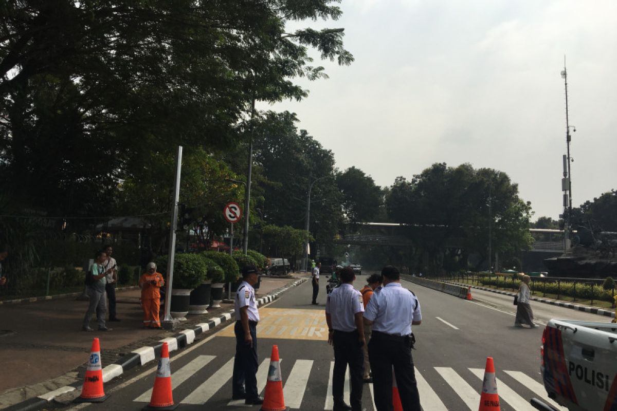 Jalan Medan Merdeka Barat ditutup Senin pagi