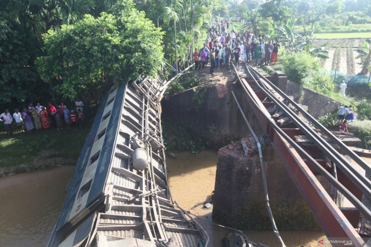 50 orang tewas akibat kereta api barang tergelincir dari rel di Kongo