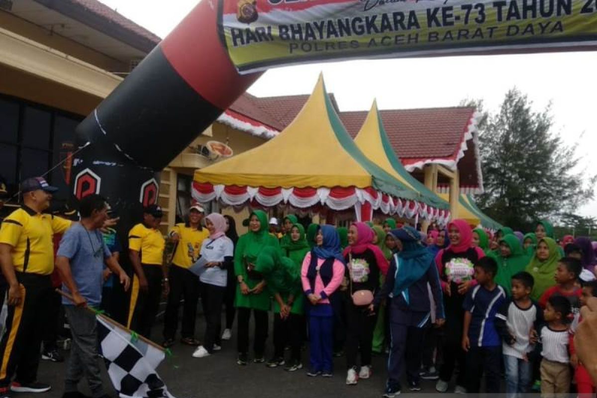 Gerak jalan sehat meriahkan HUT Bhayangkara di Abdya