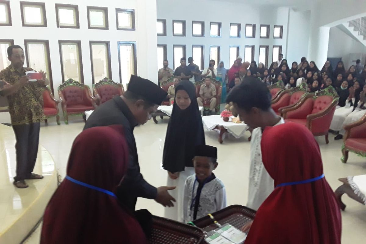 Ratusan santri Kota Tual tempuh pendidikan di pesantren Jabar-Jateng