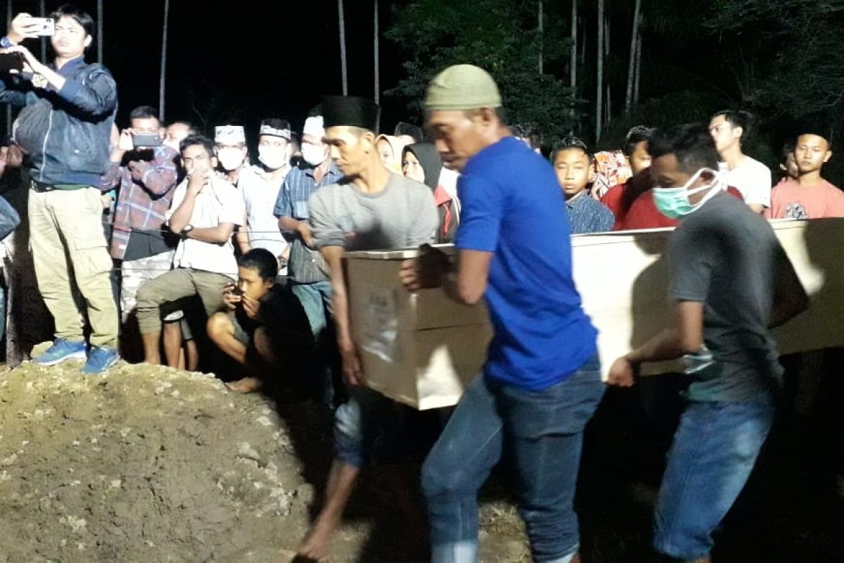 Seluruh jenazah korban kebakaran pabrik mancis selesai dikebumikan