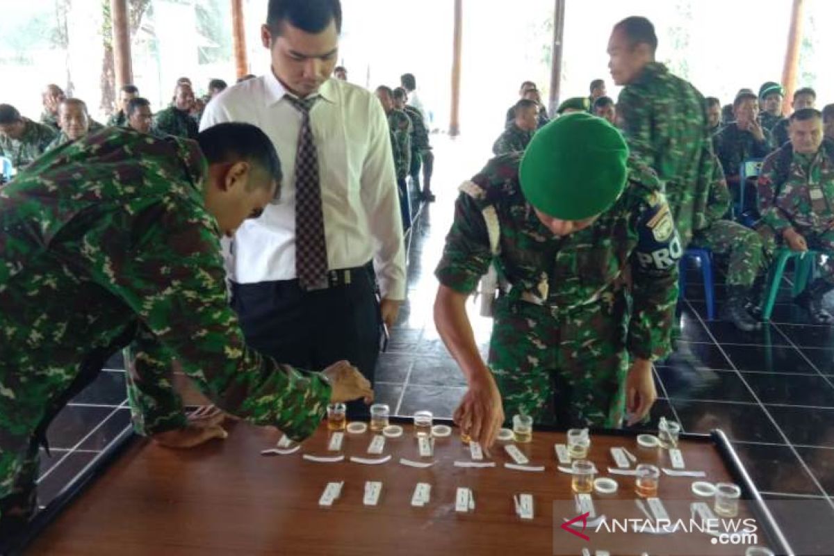 Puluhan prajurit Kodim Aceh Jaya diperiksa urine